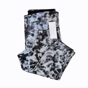 VOGO Athletica Curvy Black & White Tie Dye Capri Leggings 2X - NWT